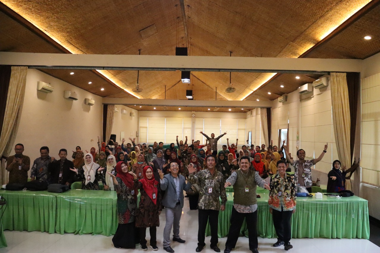Sambut Tahun 2023, Guru dan Tendik MTsN 1 Pasuruan  Ikuti Training Motivation To Gether We Make It Excelent, Bersama Afif Hidayulloh