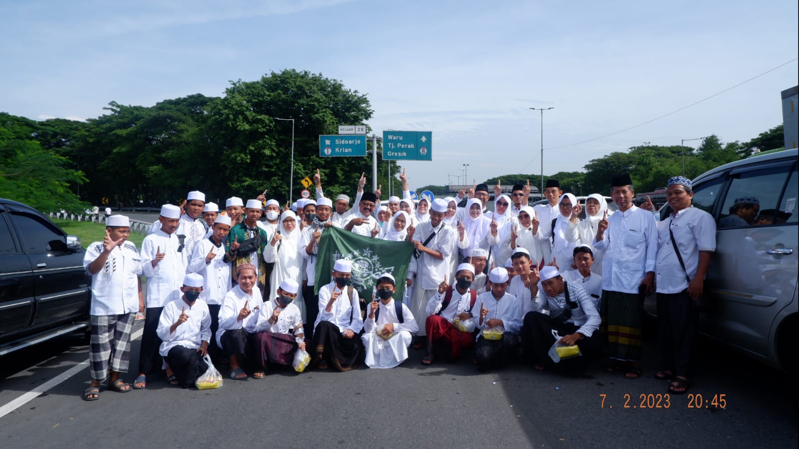 Keluarga Besar MTsN 1 Pasuruan Berkhikmad Semarakkan Harlah Satu Abad NU
