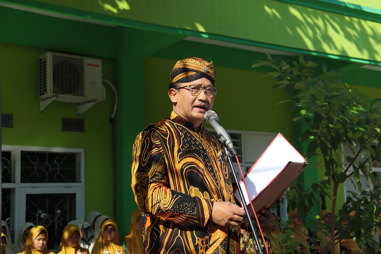 UPACARA PERINGATAN HARI JADI KABUPATEN PASURUAN KE-1095 DI MTsN PASURUAN