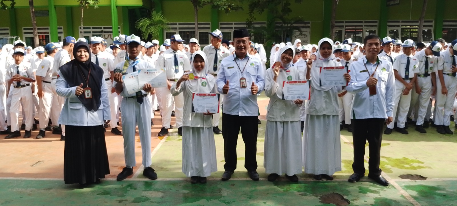 PRESTASI SISWA MTsN 1 PASURUAN SENIN, 13 JANUARI 2024