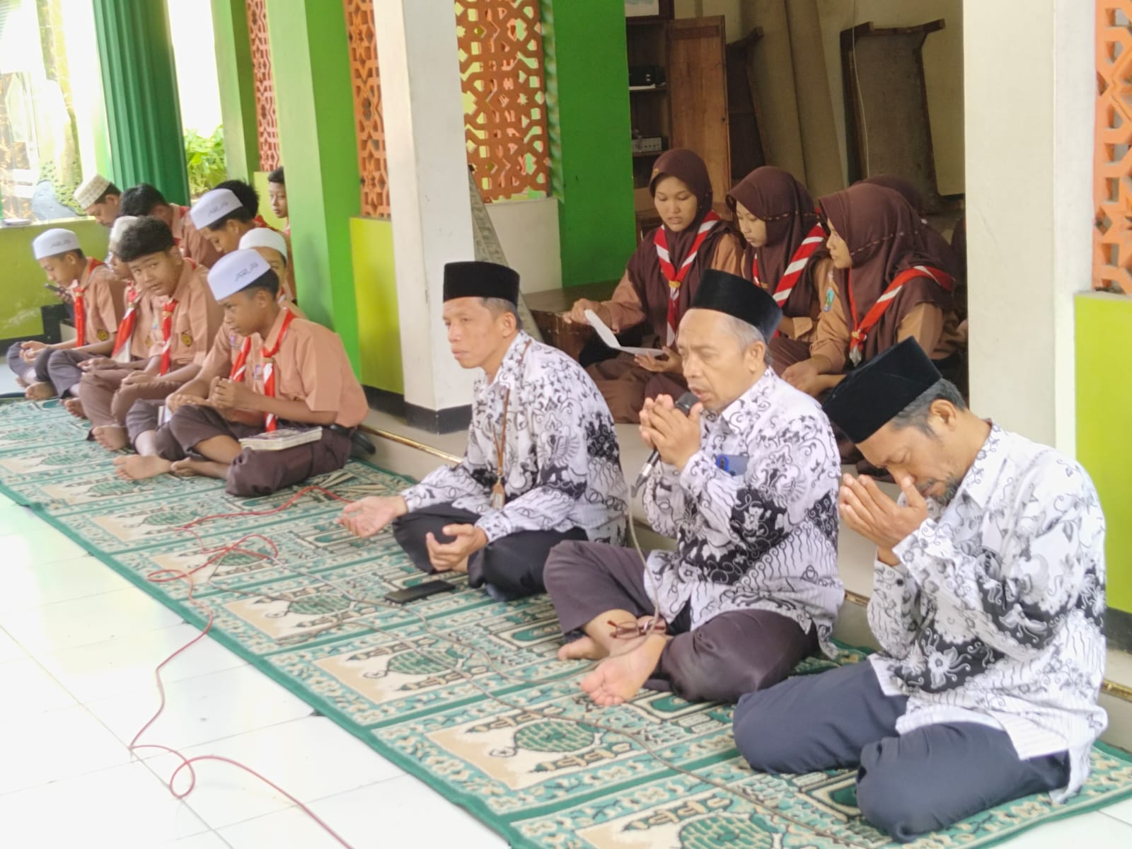 Istighosah Jum'at Pagi MTsN 1 Pasuruan, Upaya Penguatan Karakter Religius Siswa
