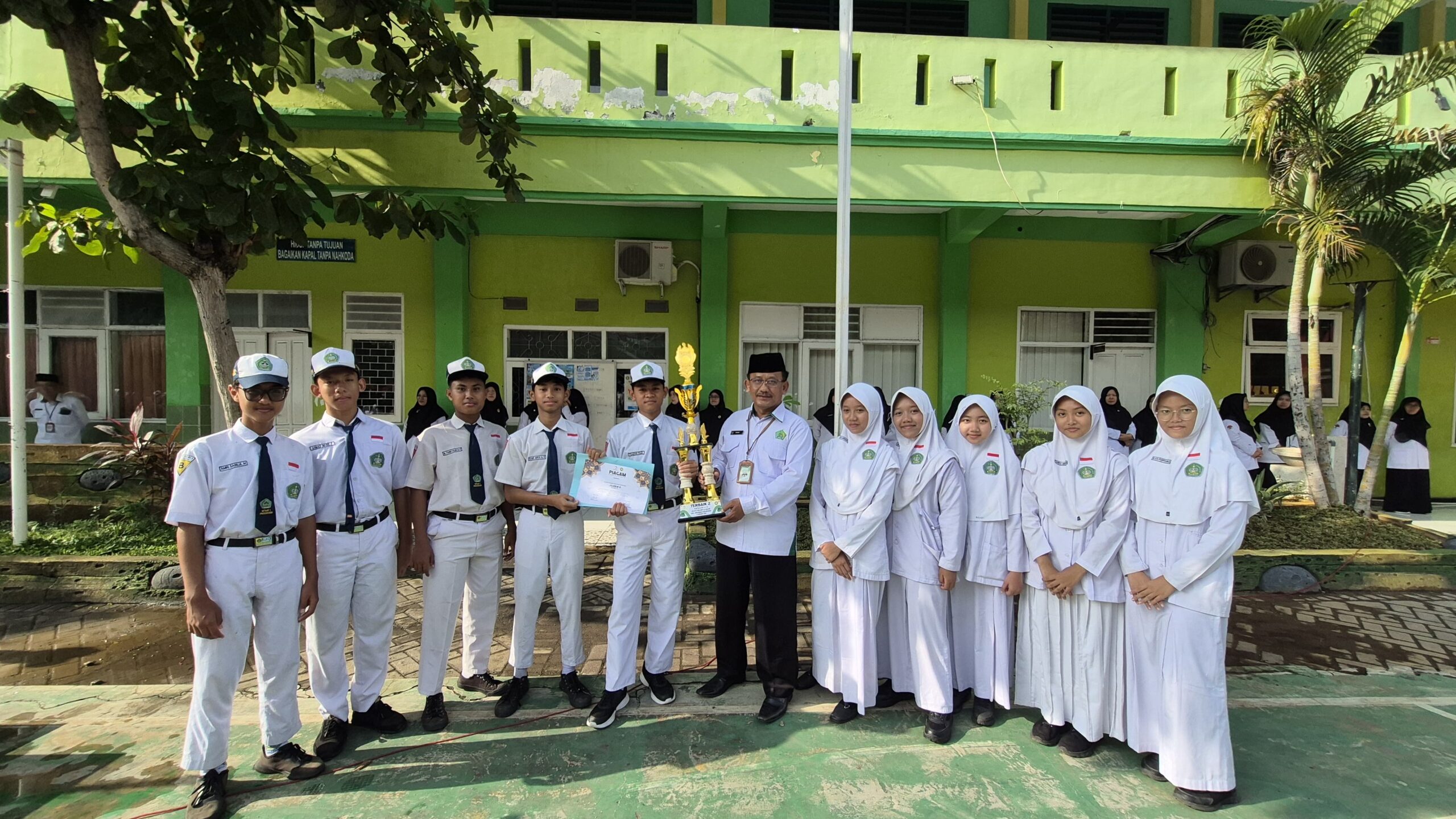 MTsN 1 Pasuruan Gelar Apel Pagi, Dorong Disiplin Belajar dan Anti-Bullying di Tengah Prestasi